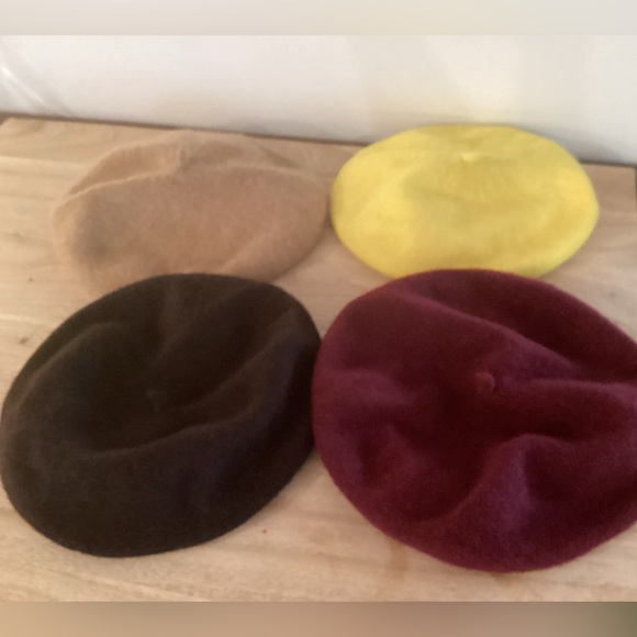 Bundle of Vintage Wool Berets - Picture 2 of 9